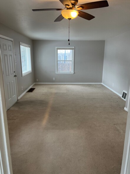 Building Photo - 1512 E Kiowa St