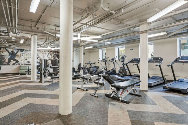 Building Photo - 2000 Post St