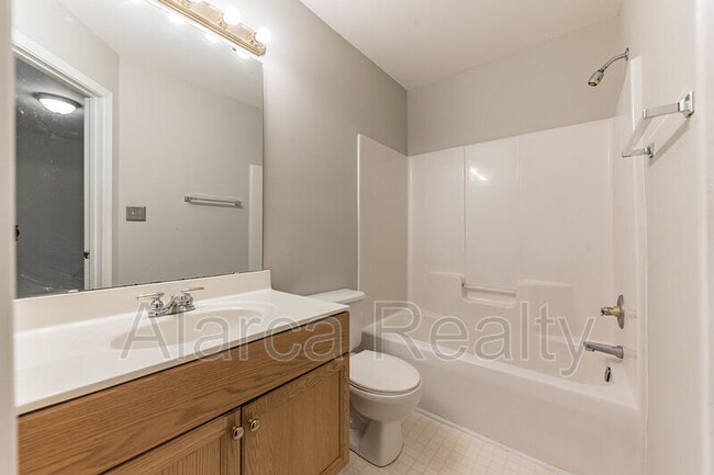 Building Photo - 1285 E Woodlawn Rd