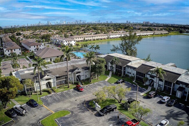 Building Photo - 468 NE 206th Ln