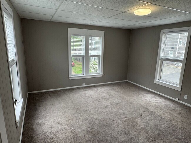 Building Photo - 18 Pentucket St