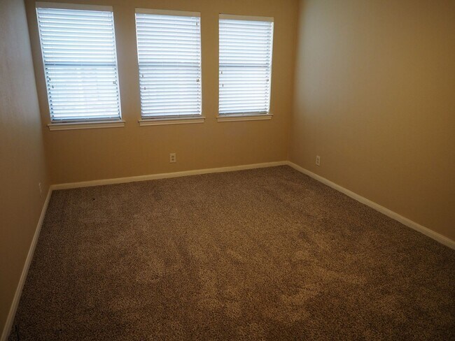 Building Photo - 3845 Ranch Road 2222