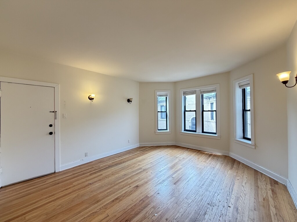 Building Photo - 4127 N Ashland Ave