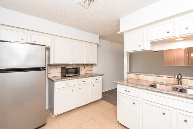 Building Photo - 22743 Red River Dr