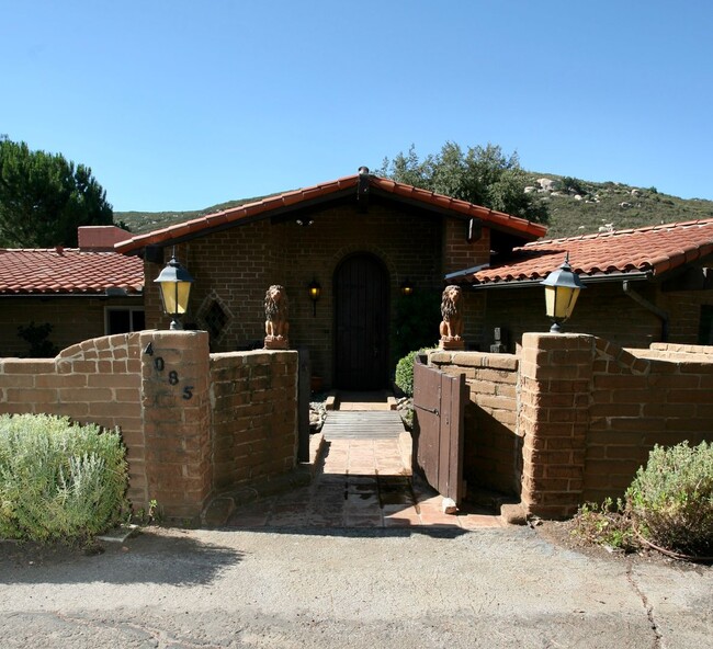Building Photo - Spacious Lake Front Home Pala Verde Ranch ...