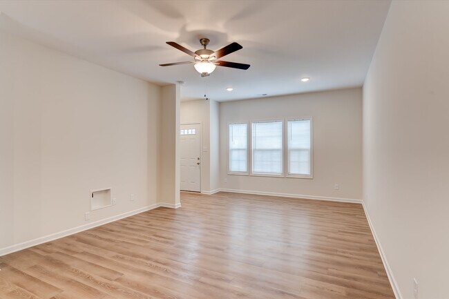 Building Photo - 2807 Cruze Dr