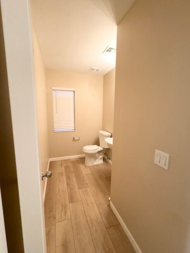 Building Photo - 11549 W Mountain View Rd