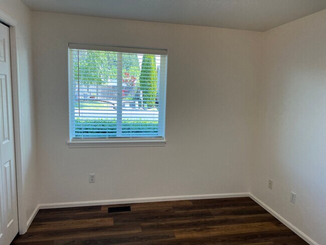 Building Photo - Newly updated 3-bedroom, 2-bathroom duplex with a garage!  $500 OFF YOUR FIRST MONTH'S RENT!