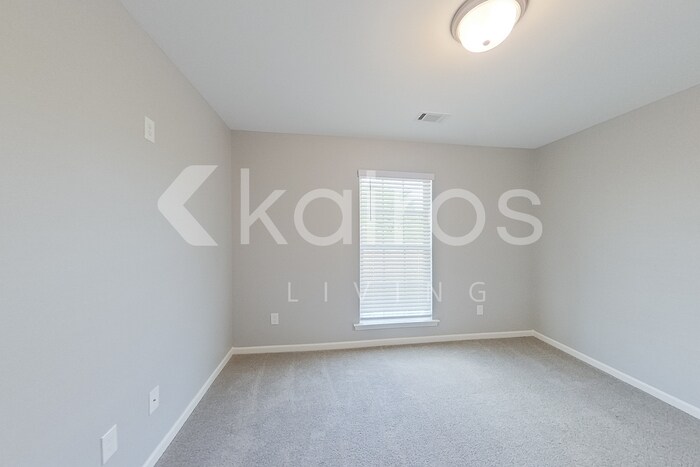 Building Photo - 749 Park Ln