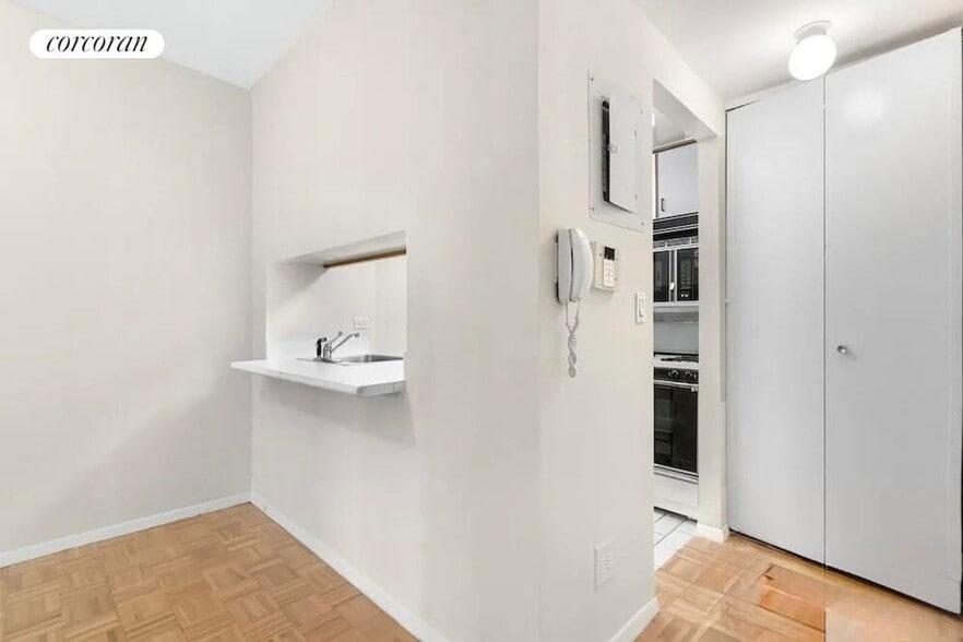 Building Photo - 200 Rector Pl