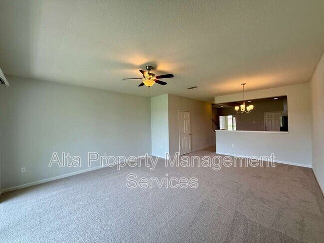 Building Photo - 6812 Roundleaf Dr