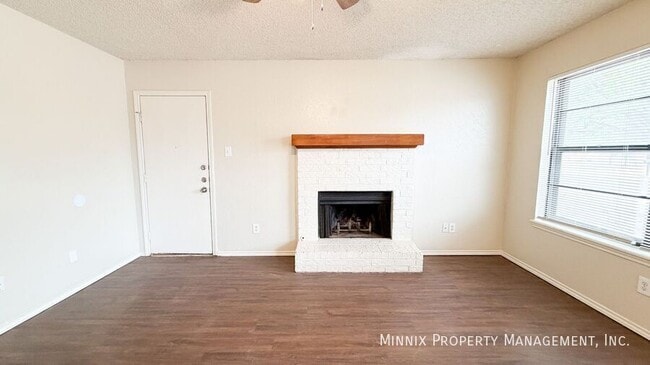 Building Photo - 9608 Elmwood Ave