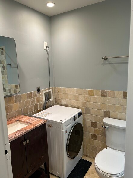 Building Photo - 94 Washington St