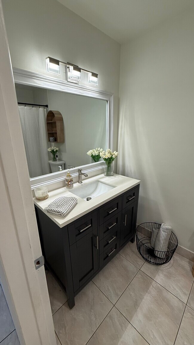 Building Photo - 3013 Albatross Rd