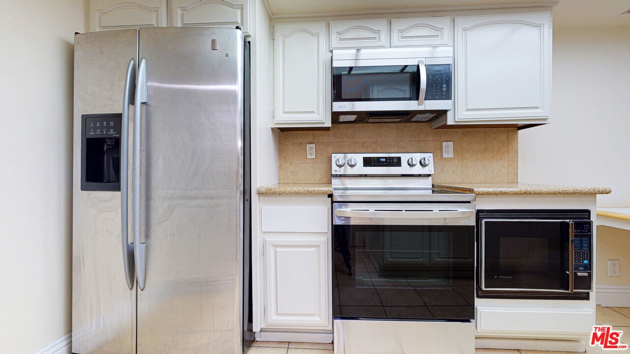 Building Photo - 10660 Wilshire Blvd