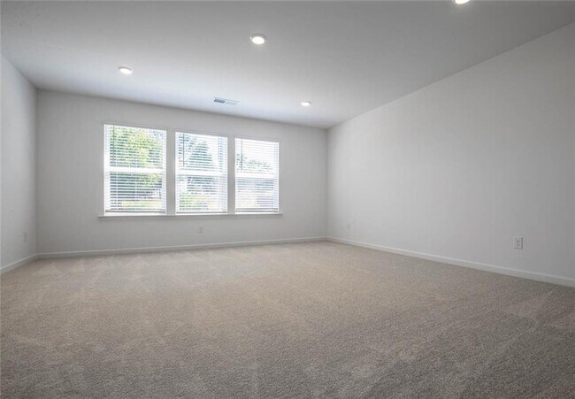 Building Photo - 2425 Livi Ln