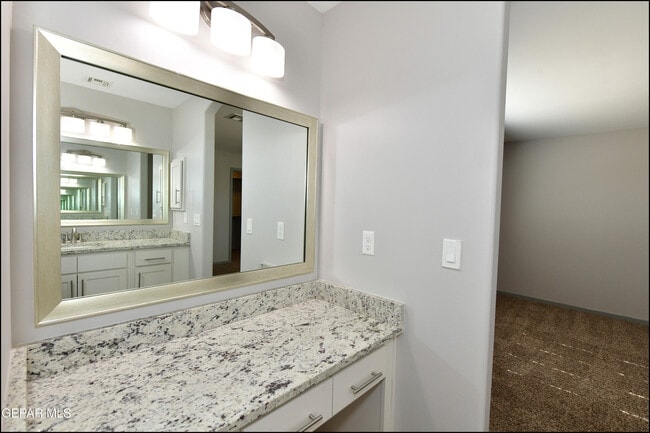 Building Photo - 13744 Flora Vista Ave