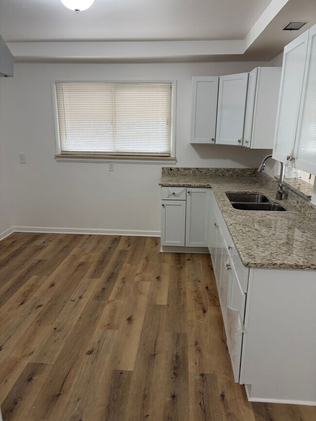 Building Photo - PRICE REDUCED!!4 bedroom 1 bath newly remodeled ranch in Dearborn Heights