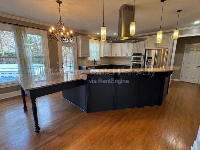 Building Photo - 425 Water Shadow Ln