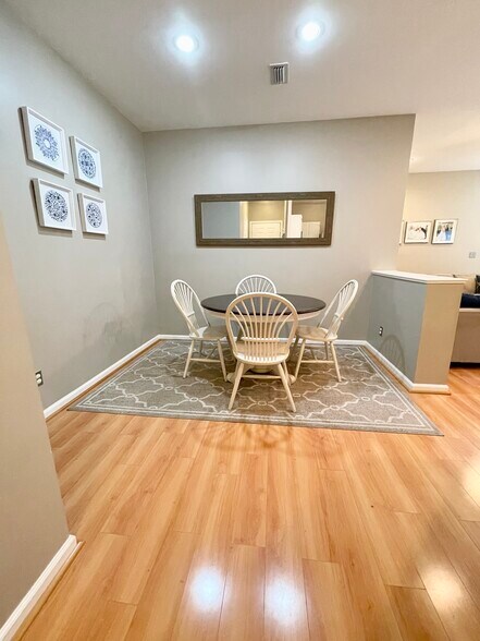 Building Photo - 1716 Lake Shore Crest Dr