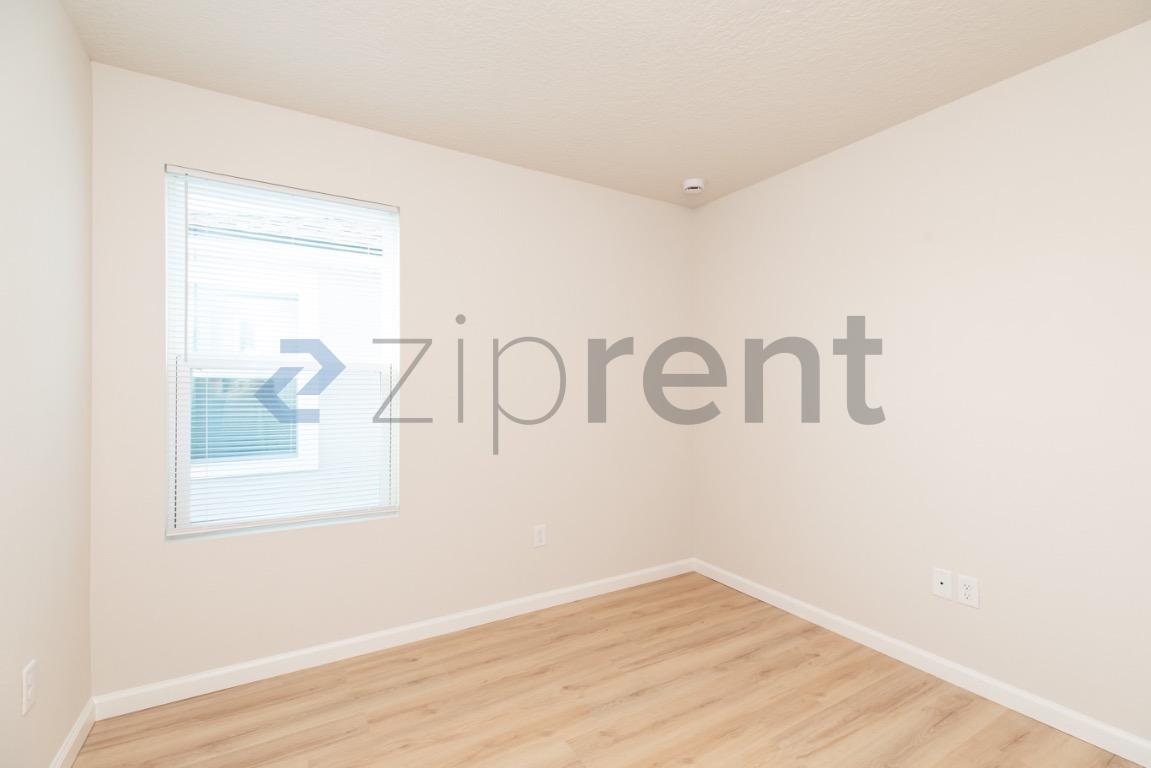 Building Photo - Unit