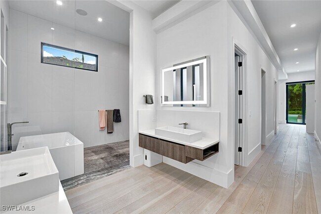 Building Photo - 641 Starboard Dr