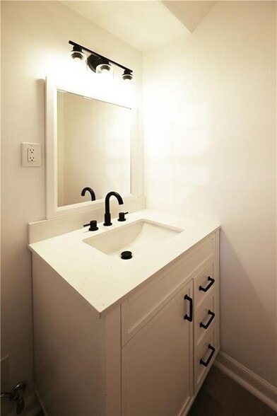 Building Photo - 88 Lucia Dr SE