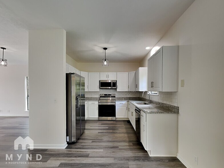 Building Photo - 1121 Holt Hills Pl