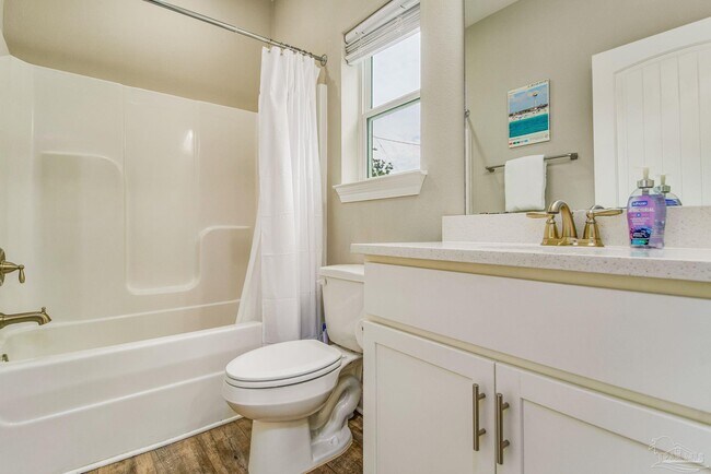 Building Photo - 1002 W Main St