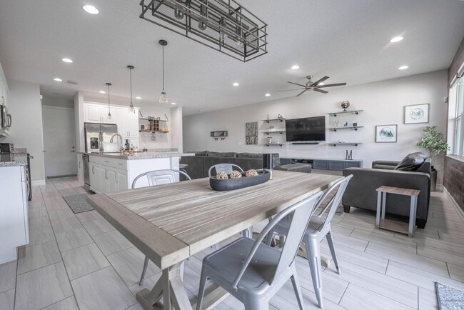 Building Photo - 11985 Park Central