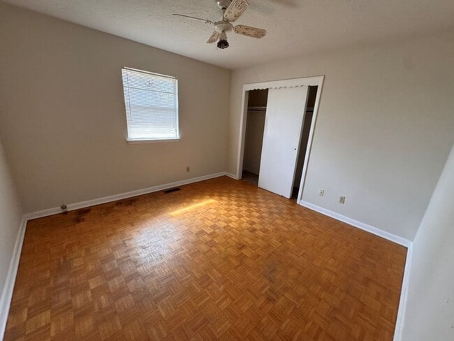 Building Photo - Huge fenced yard, charming 3-bedroom Norman home ready for move in!