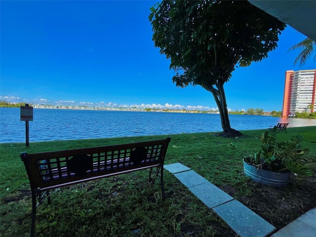 Building Photo - 1175 NE Miami Gardens Dr