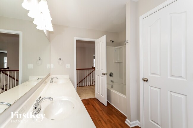 Building Photo - 3012 Canopy Dr