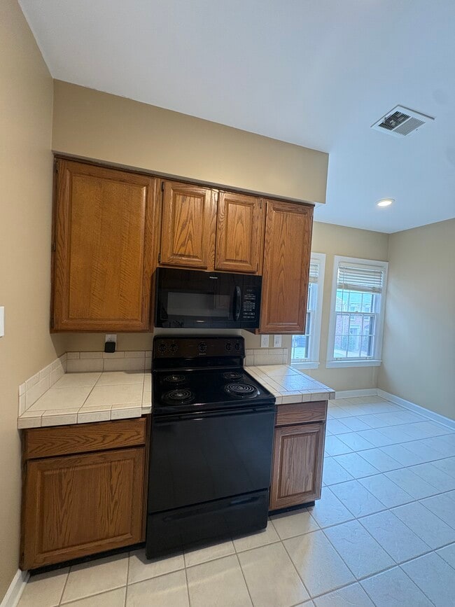 Building Photo - 2032 Graybar Ln