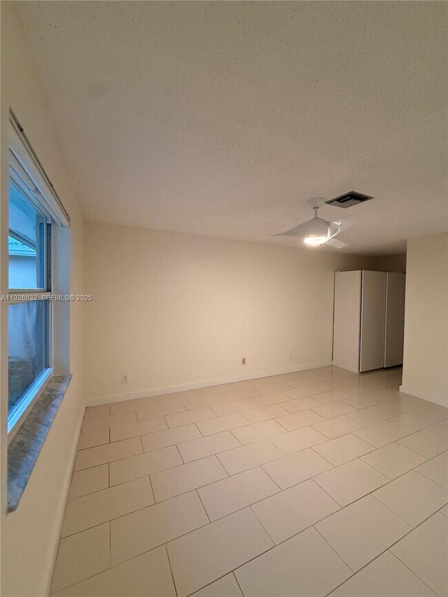 Building Photo - 13741 Flora Pl