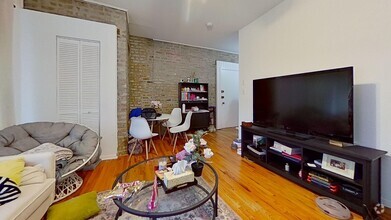 Building Photo - Raised First Floor East Lakeview One Bedroom