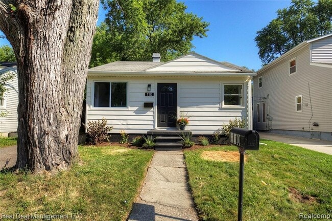 Primary Photo - 110 W Tennyson Ave