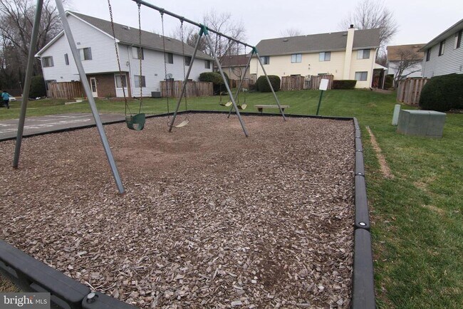 Building Photo - 9008 Sandalwood Dr