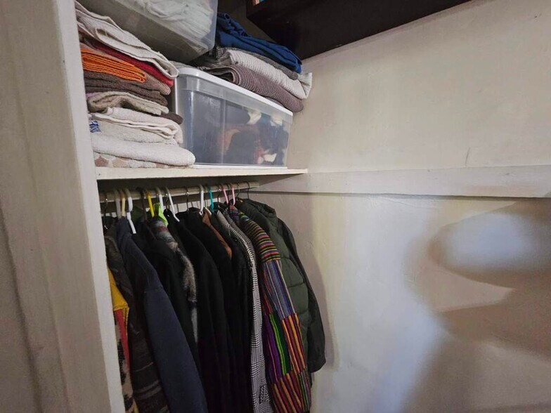 Building Photo - 1442 Lake Shore Ave