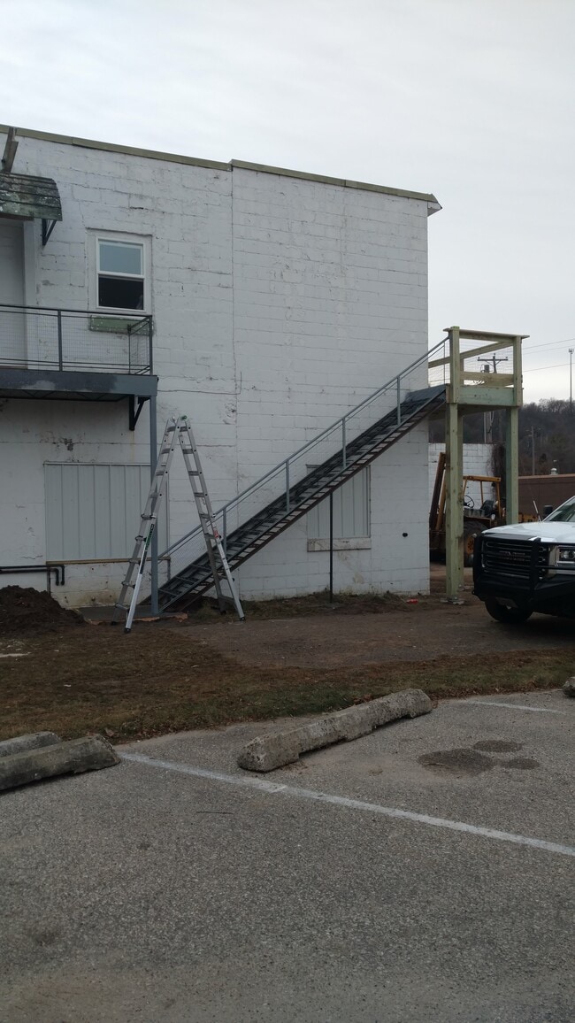 Building Photo - S308 Sabin Ave