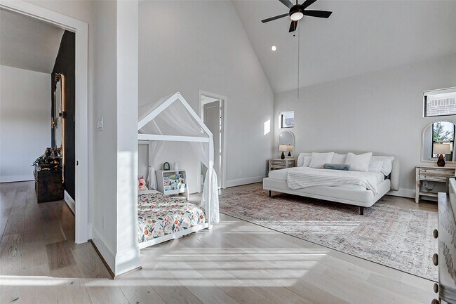 Building Photo - 7606 Redwoods Frst Dr