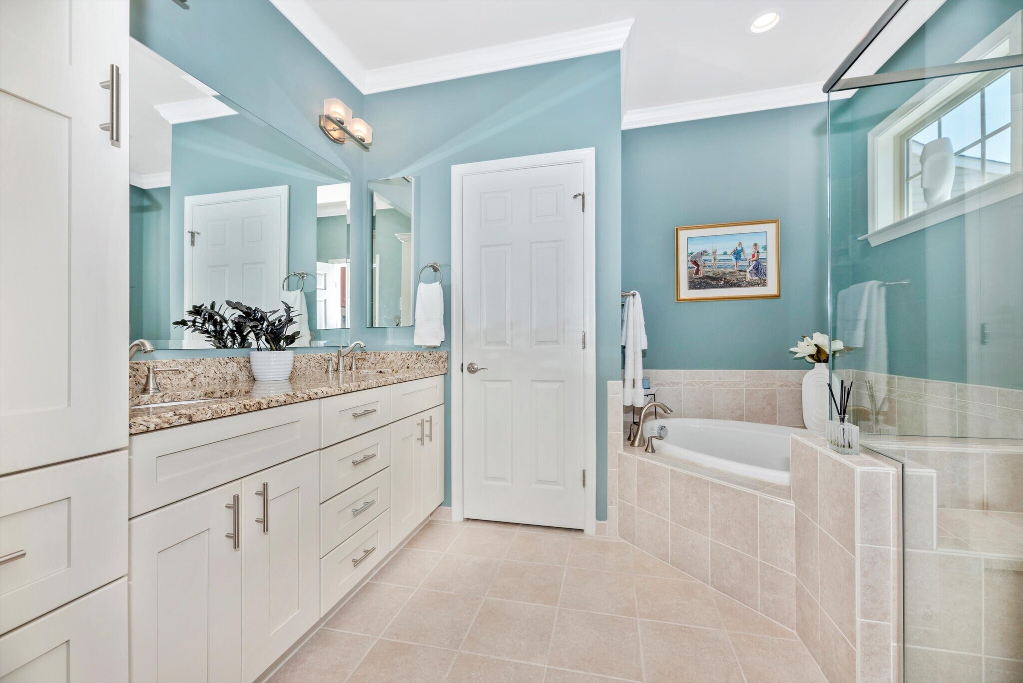 Garden bathroom with soaking tub - 2507 Mill Race Rd