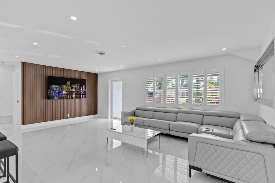 Building Photo - 871 NW 23rd Terrace