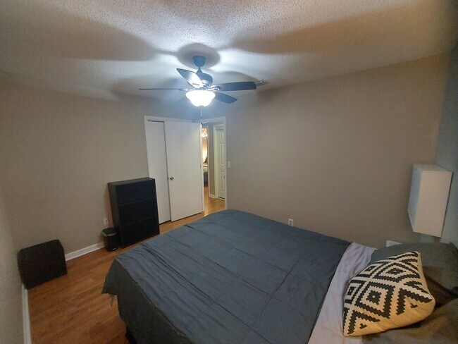 Building Photo - 8826 Minnow Creek Dr