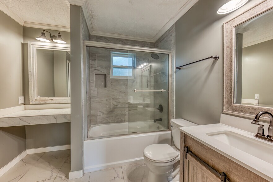 Building Photo - 8202 Westland Dr