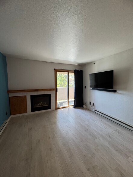 Building Photo - 1385 Sparta Plz