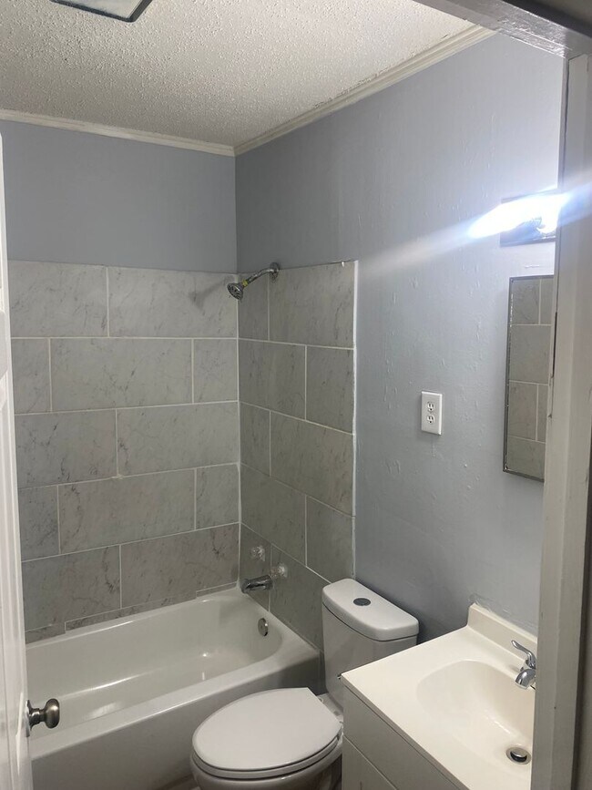 Building Photo - Beautifully Updated 3-Bedroom, 2-Bath Home – Comfort & Convenience Await!