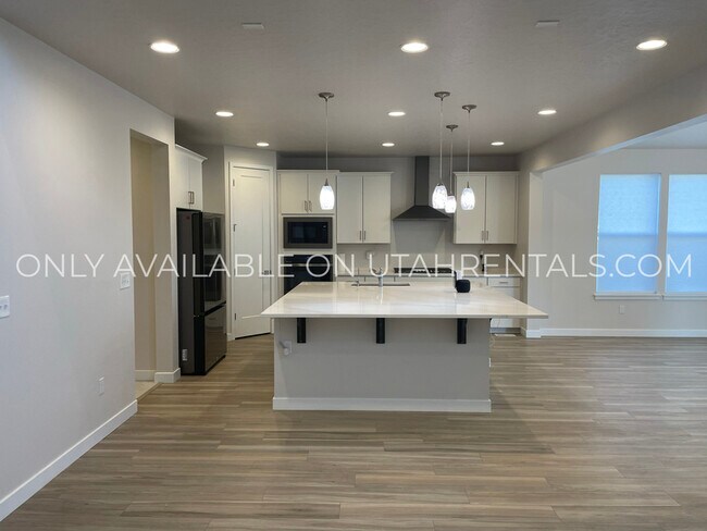 Building Photo - 802 E 1400 S