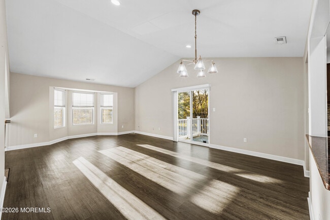 Building Photo - 186 Tulip Ln