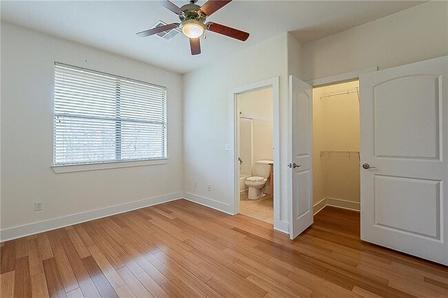 Building Photo - 13420 Lyndhurst St
